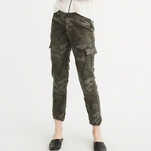 NWOT Low Rise Camo Print Abercrombie Pants